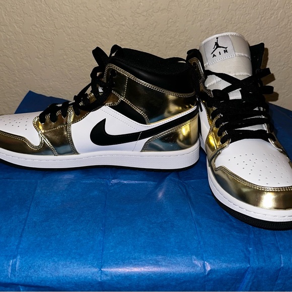 AIR JORDAN 1 Mid Metallic Gold DC1419-700 Size 10.5 - Picture 5 of 7